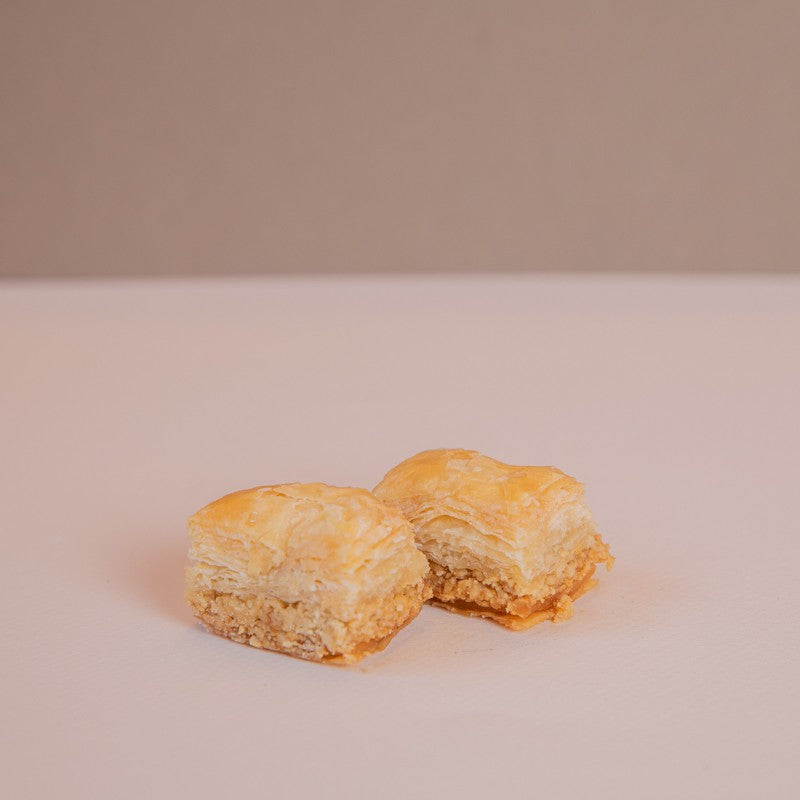 https://epicerie.noura.com/470-large_default/assortiment-de-baklawas.jpg