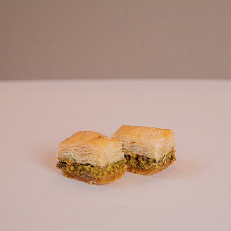 https://epicerie.noura.com/469-large_default/assortiment-de-baklawas.jpg