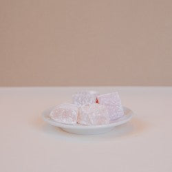 Loukoums Noura 100g, gros plan sur la texture fondante et le sucre glace
